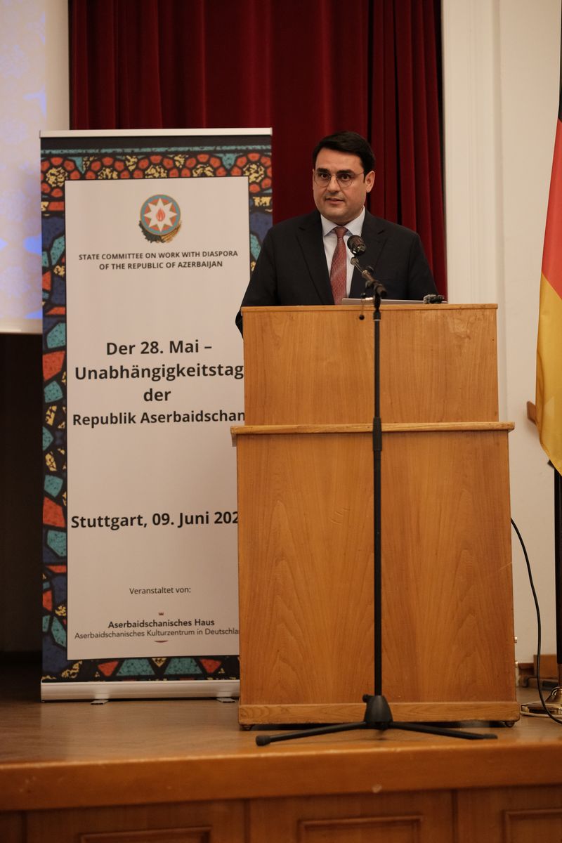 Azərbaycan diasporu Ştutqartda Müstəqillik və Milli Qurtuluş günləri münasibətilə təntənəli tədbir təşkil edib (FOTO)