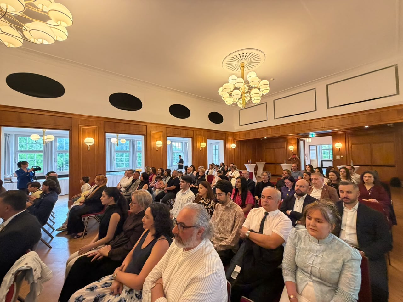 Azərbaycan diasporu Ştutqartda Müstəqillik və Milli Qurtuluş günləri münasibətilə təntənəli tədbir təşkil edib (FOTO)