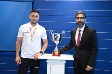 Rövşən Nəcəf SOCAR-ın minifutbol komandası ilə görüşüb