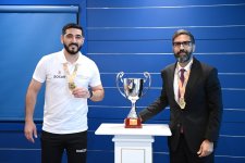 Rövşən Nəcəf SOCAR-ın minifutbol komandası ilə görüşüb