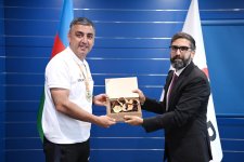 Rövşən Nəcəf SOCAR-ın minifutbol komandası ilə görüşüb