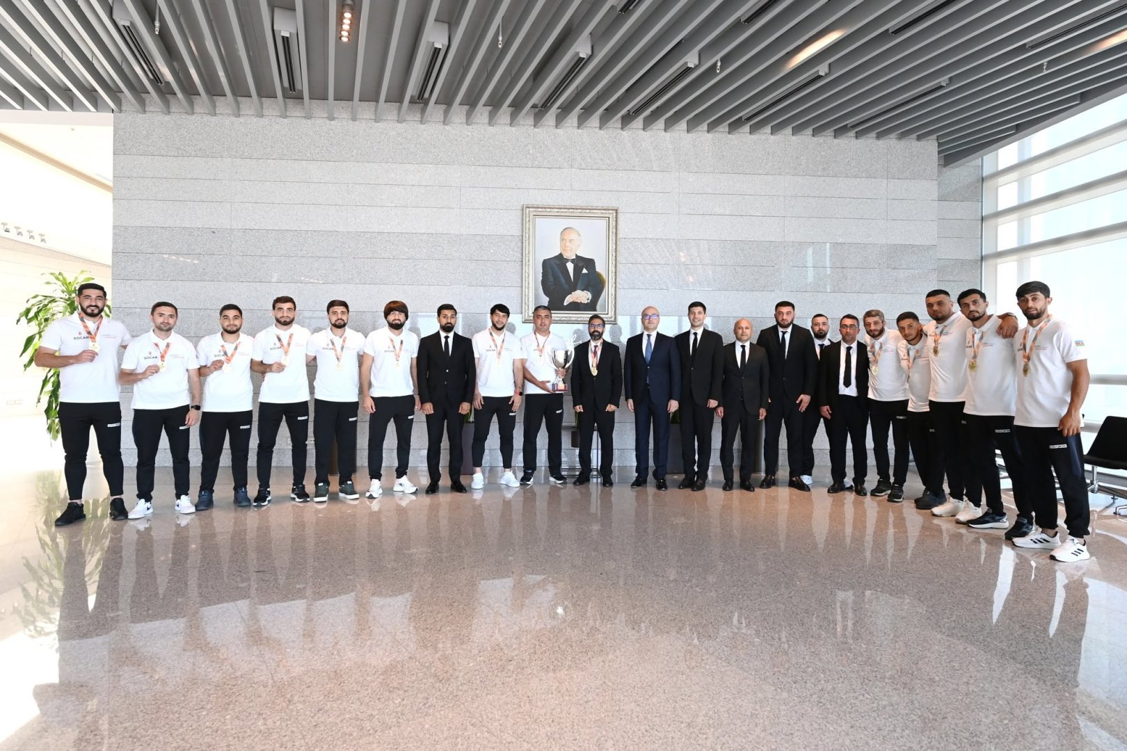 Rövşən Nəcəf SOCAR-ın minifutbol komandası ilə görüşüb