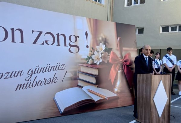 Elm və təhsil naziri Gəncədə "Son zəng" mərasimində iştirak edib (FOTO)
