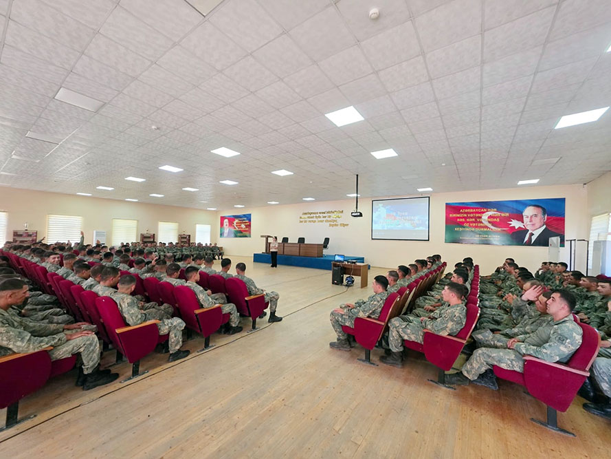 Azərbaycan Ordusunda Milli Qurtuluş Günü münasibətilə silsilə tədbirlər keçirilib (FOTO)