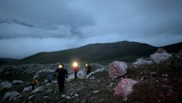Milli Məclis Aparatının əməkdaşları “Heydər zirvəsi”nə Milli Qurtuluş Günündə yürüş ediblər (FOTO)