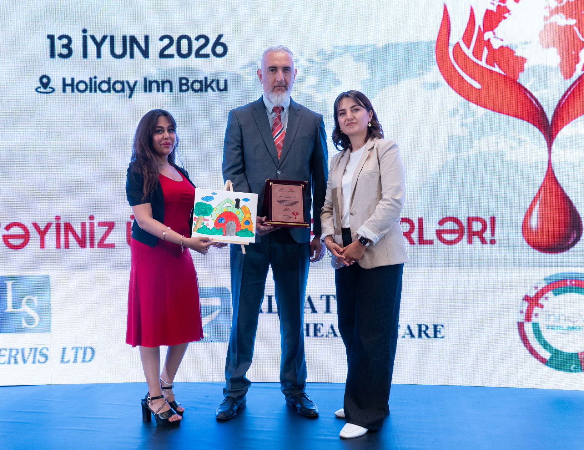 Bank Respublika qan donorluğuna dəstəyə görə təltif olundu (FOTO)
