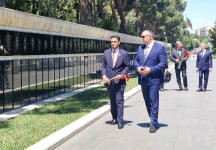 ABŞ Konqresinin nümayəndə heyəti Şəhidlər xiyabanını ziyarət edib (FOTO)