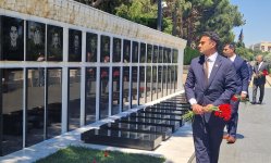 ABŞ Konqresinin nümayəndə heyəti Şəhidlər xiyabanını ziyarət edib (FOTO)