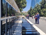 ABŞ Konqresinin nümayəndə heyəti Şəhidlər xiyabanını ziyarət edib (FOTO)