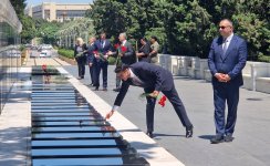 ABŞ Konqresinin nümayəndə heyəti Şəhidlər xiyabanını ziyarət edib (FOTO)