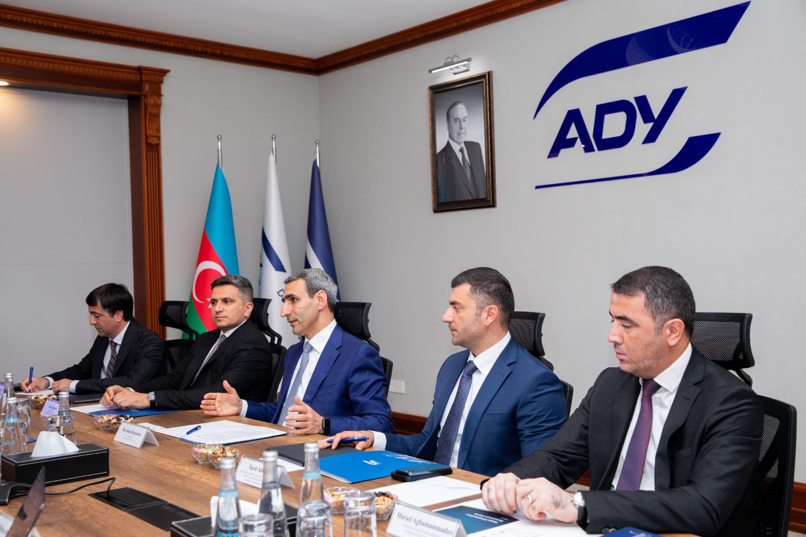 ADY və Asiya İnfrastruktur İnvestisiya Bankı gələcək əməkdaşlığı müzakirə edib (FOTO)