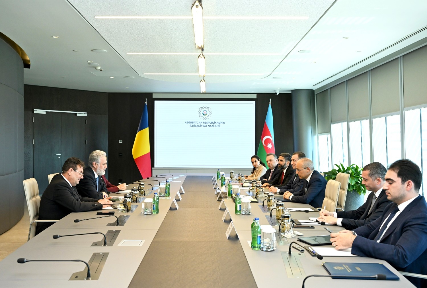 Azərbaycan ilə Rumıniya arasında qarşılıqlı investisiyaların təşviqi müzakirə olundu (FOTO)