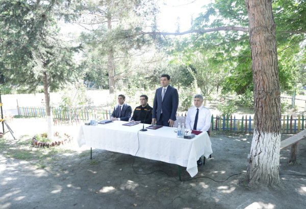 Xaçmaz Rayon İcra Hakimiyyətinin başçısı Elnur Rzayev Gülalan kəndində vətəndaşlarla görüşüb (FOTO)