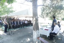 Xaçmaz Rayon İcra Hakimiyyətinin başçısı Elnur Rzayev Gülalan kəndində vətəndaşlarla görüşüb (FOTO)