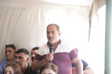 Xaçmaz Rayon İcra Hakimiyyətinin başçısı Elnur Rzayev Gülalan kəndində vətəndaşlarla görüşüb (FOTO)