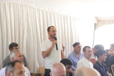 Xaçmaz Rayon İcra Hakimiyyətinin başçısı Elnur Rzayev Gülalan kəndində vətəndaşlarla görüşüb (FOTO)