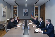 Ceyhun Bayramov Marius-Qabriel Lazurka ilə regional təhlükəsizlik məsələlərini müzakirə edib (FOTO)
