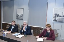 Ceyhun Bayramov Marius-Qabriel Lazurka ilə regional təhlükəsizlik məsələlərini müzakirə edib (FOTO)