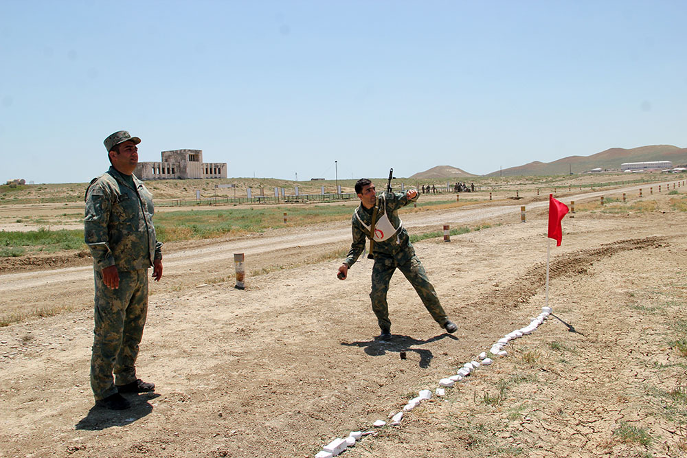 Azərbaycan Ordusunda hərbiləşdirilmiş kross üzrə birincilik keçirilib (FOTO)