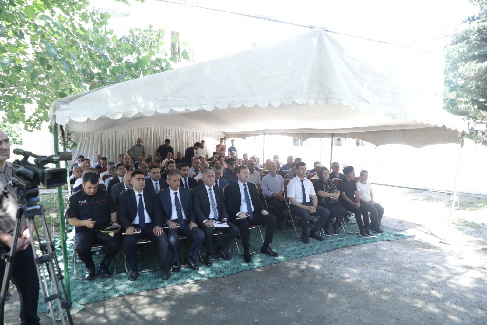 Xaçmaz Rayon İcra Hakimiyyətinin başçısı Elnur Rzayev Gülalan kəndində vətəndaşlarla görüşüb (FOTO)