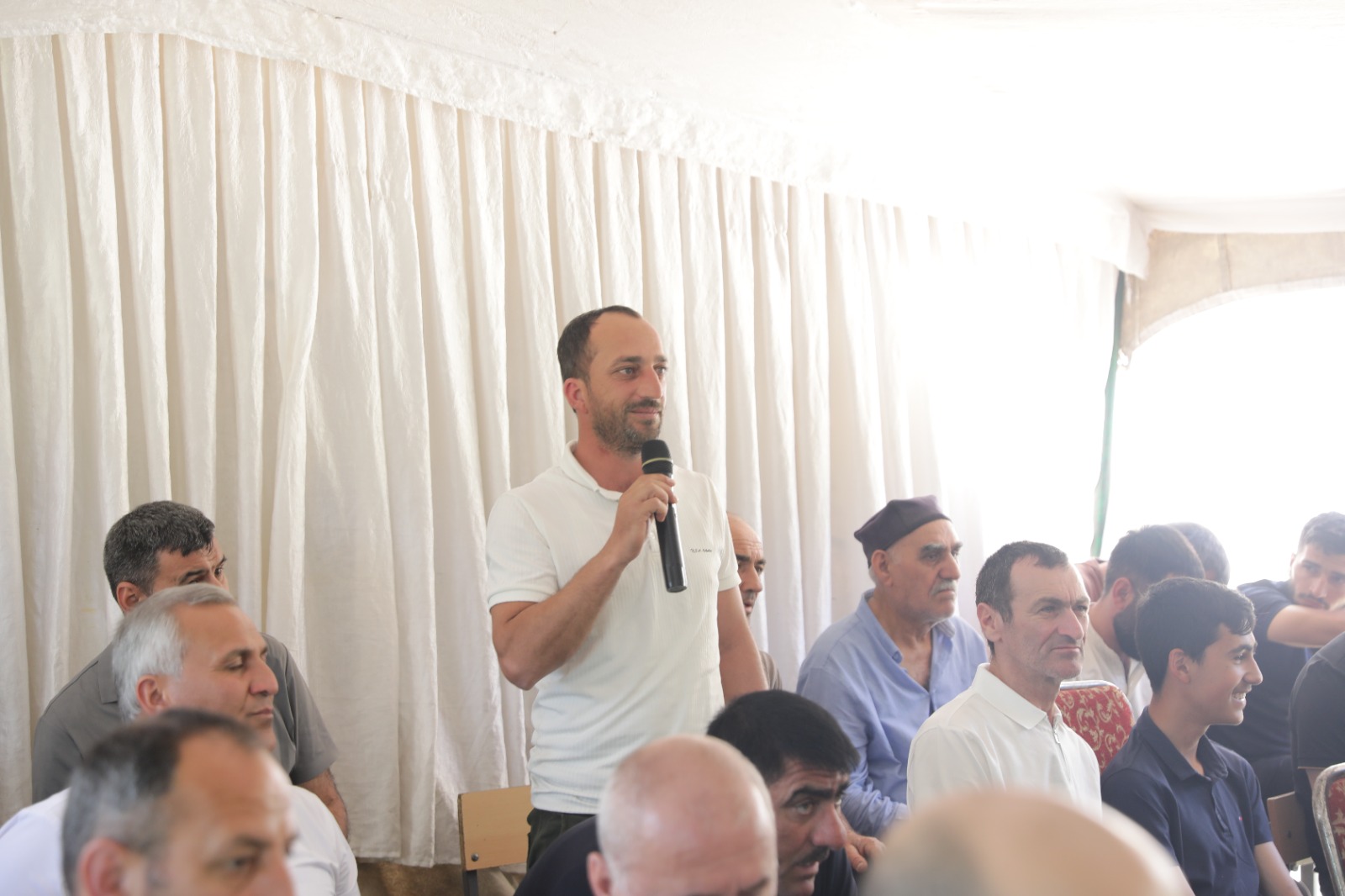Xaçmaz Rayon İcra Hakimiyyətinin başçısı Elnur Rzayev Gülalan kəndində vətəndaşlarla görüşüb (FOTO)
