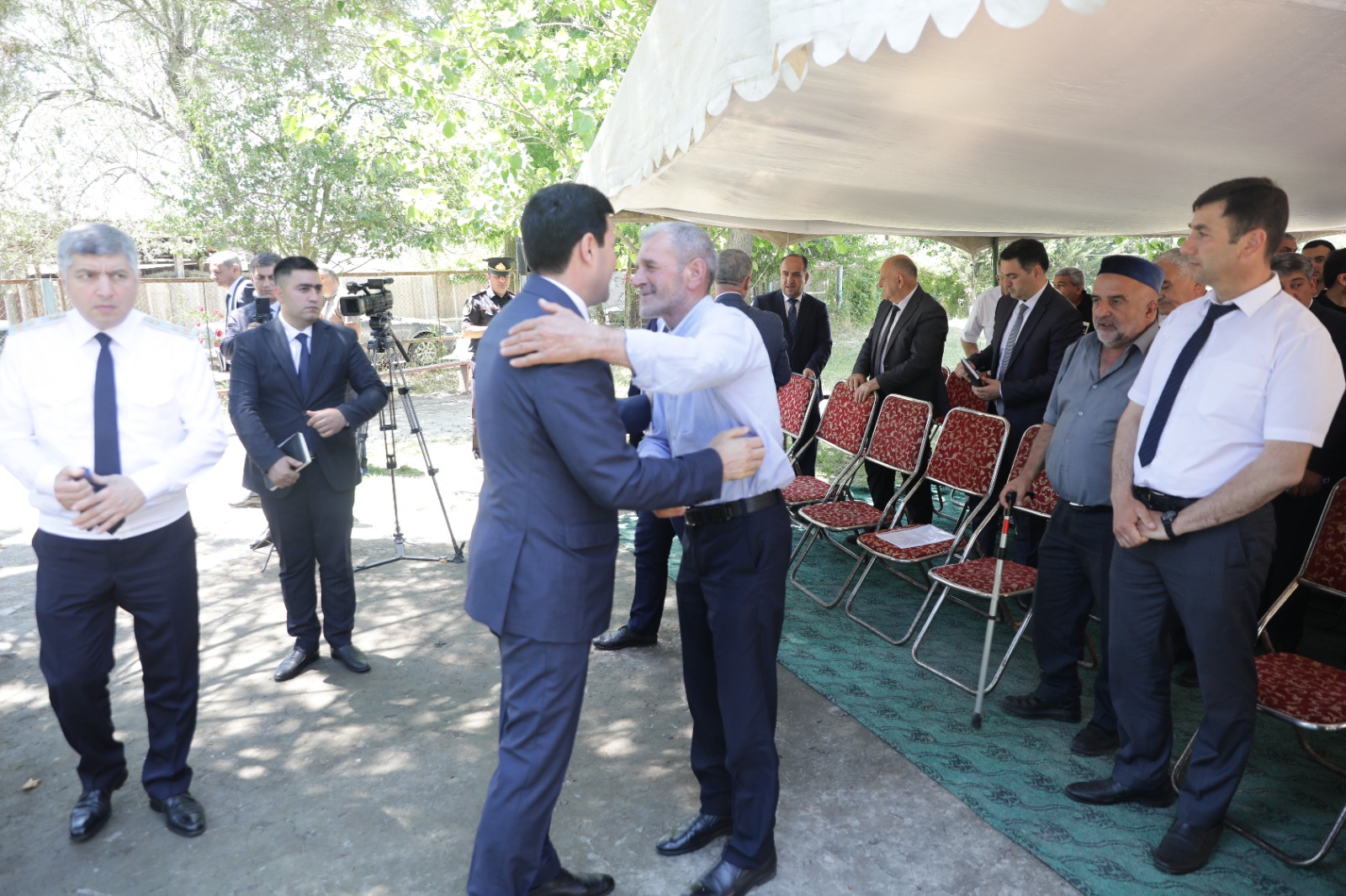 Xaçmaz Rayon İcra Hakimiyyətinin başçısı Elnur Rzayev Gülalan kəndində vətəndaşlarla görüşüb (FOTO)