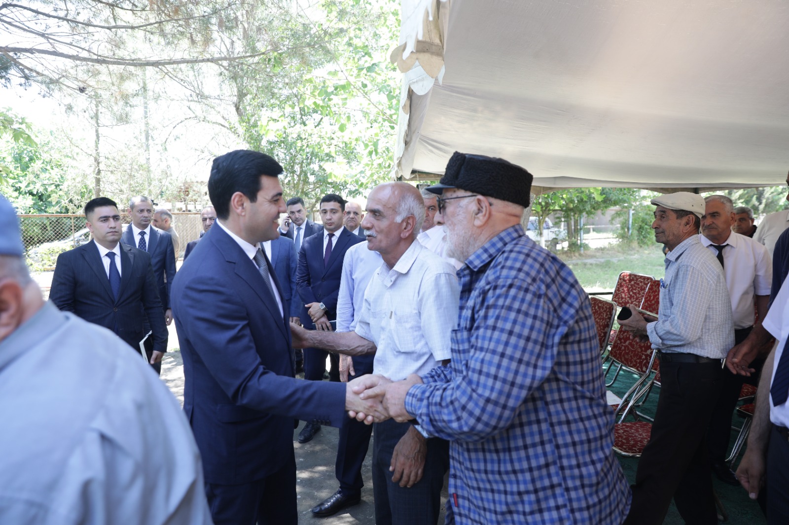 Xaçmaz Rayon İcra Hakimiyyətinin başçısı Elnur Rzayev Gülalan kəndində vətəndaşlarla görüşüb (FOTO)