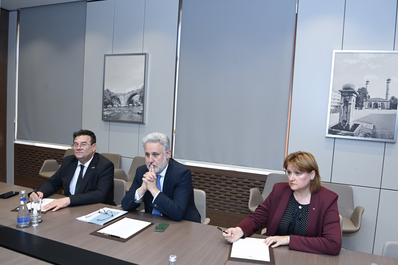 Ceyhun Bayramov Marius-Qabriel Lazurka ilə regional təhlükəsizlik məsələlərini müzakirə edib (FOTO)