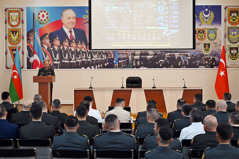 Azərbaycan və Türkiyə hərbi logistika sahəsində əməkdaşlığın inkişafını müzakirə edib (FOTO)