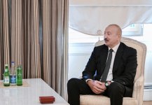 Prezident İlham Əliyev Dağıstanın tanınmış ictimai-siyasi xadimi Qurban Qurbanova “Dostluq” ordenini təqdim edib (FOTO)