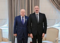 Prezident İlham Əliyev Dağıstanın tanınmış ictimai-siyasi xadimi Qurban Qurbanova “Dostluq” ordenini təqdim edib (FOTO)