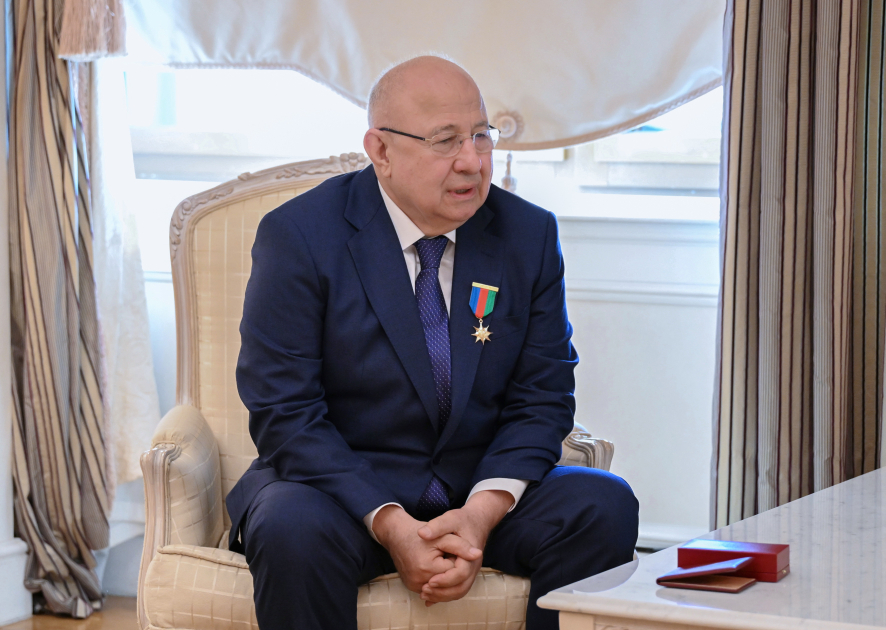 Prezident İlham Əliyev Dağıstanın tanınmış ictimai-siyasi xadimi Qurban Qurbanova “Dostluq” ordenini təqdim edib (FOTO)