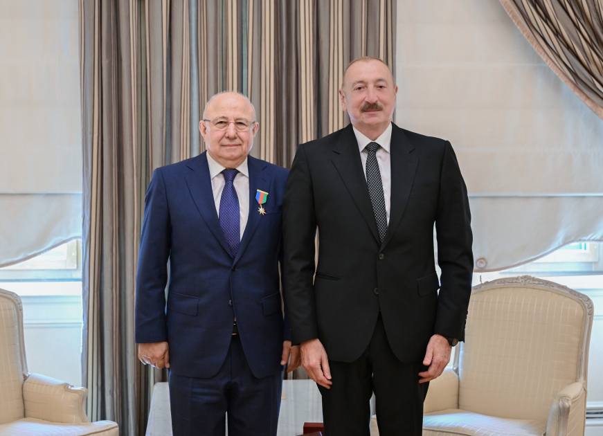 Prezident İlham Əliyev Dağıstanın tanınmış ictimai-siyasi xadimi Qurban Qurbanova “Dostluq” ordenini təqdim edib (FOTO)
