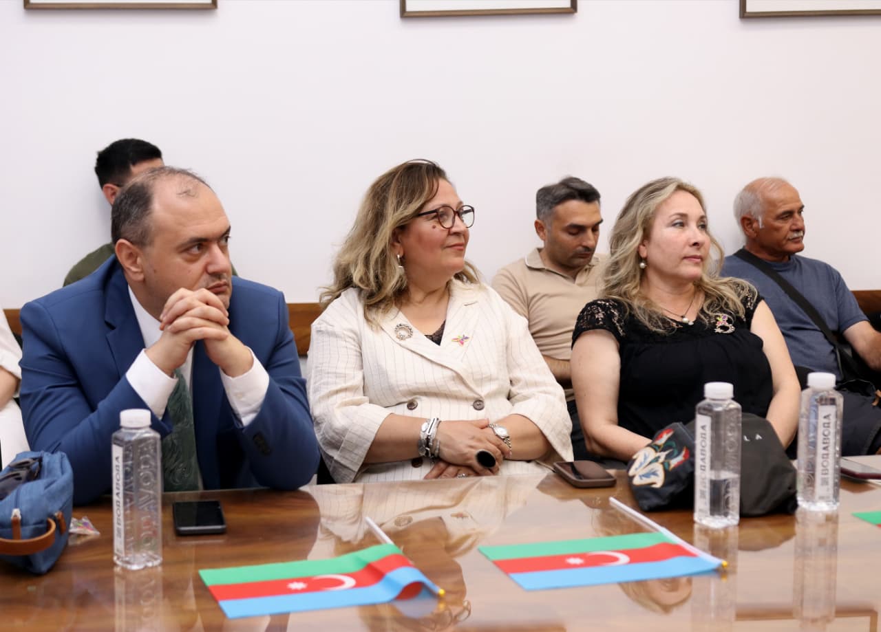 Belqradda azərbaycanlılarla görüş: yeni hədəflər və təşəbbüslər müəyyənləşdirildi (FOTO)