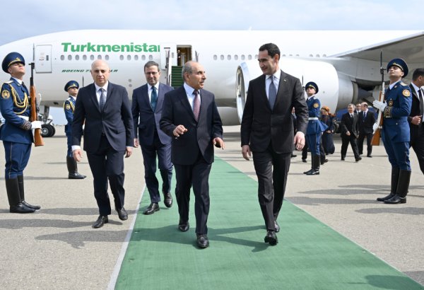 Türkmənistan Prezidenti Sərdar Berdiməhəmmədov Azərbaycana səfərə gəlib (FOTO)
