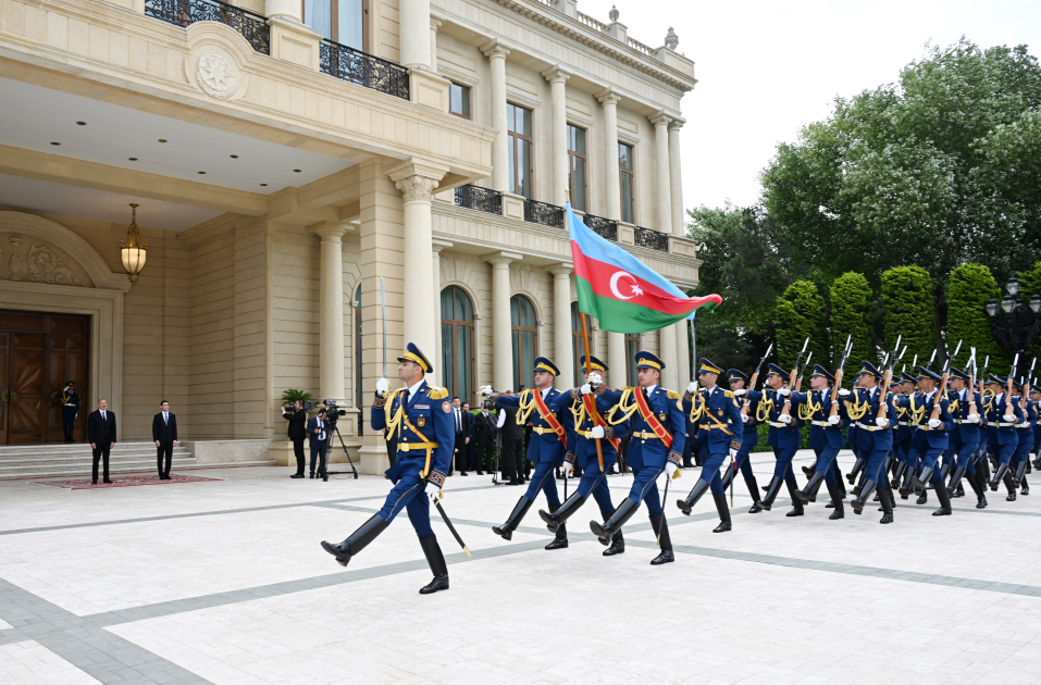 Türkmənistan Prezidenti Sərdar Berdiməhəmmədovun Bakıda rəsmi qarşılanma mərasimi olub (FOTO)