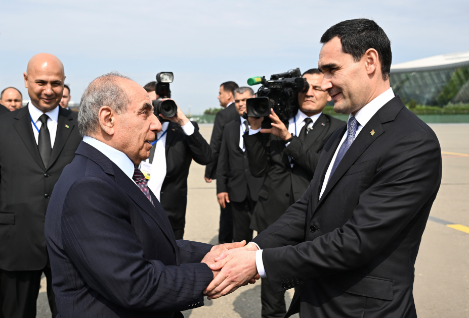 Türkmənistan Prezidenti Sərdar Berdiməhəmmədov Azərbaycana səfərə gəlib (FOTO)
