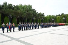 Türkmənistan Prezidenti Sərdar Berdiməhəmmədovun Bakıda rəsmi qarşılanma mərasimi olub (FOTO)
