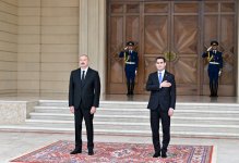 Türkmənistan Prezidenti Sərdar Berdiməhəmmədovun Bakıda rəsmi qarşılanma mərasimi olub (FOTO)