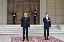Türkmənistan Prezidenti Sərdar Berdiməhəmmədovun Bakıda rəsmi qarşılanma mərasimi olub (FOTO)