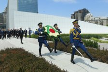 Türkmənistan Prezidenti Zəfər parkını ziyarət edib (FOTO)