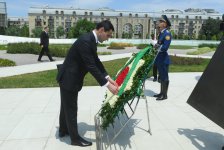 Türkmənistan Prezidenti Zəfər parkını ziyarət edib (FOTO)