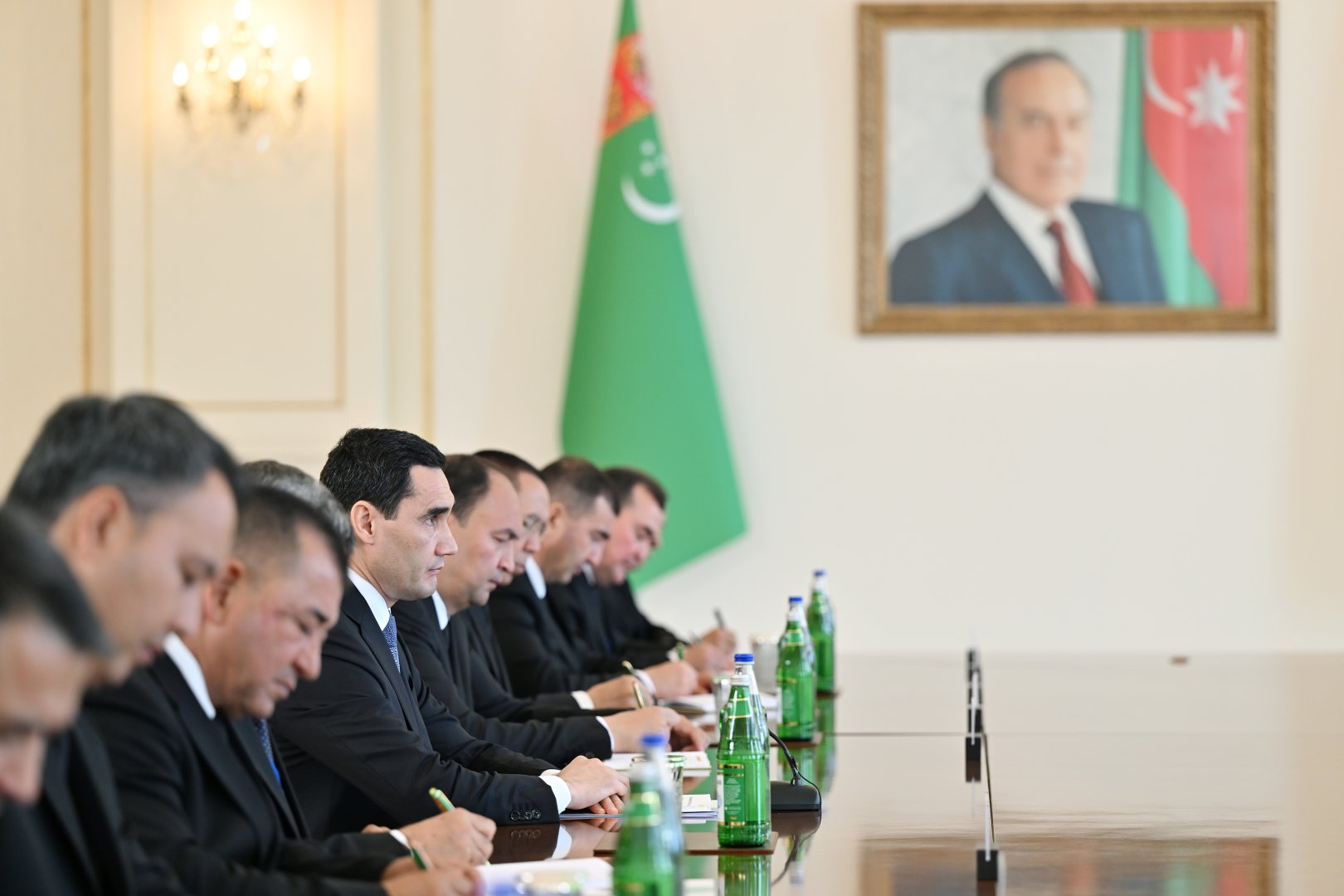 Prezident İlham Əliyevin Türkmənistan Prezidenti ilə geniş tərkibdə görüşü olub (FOTO)