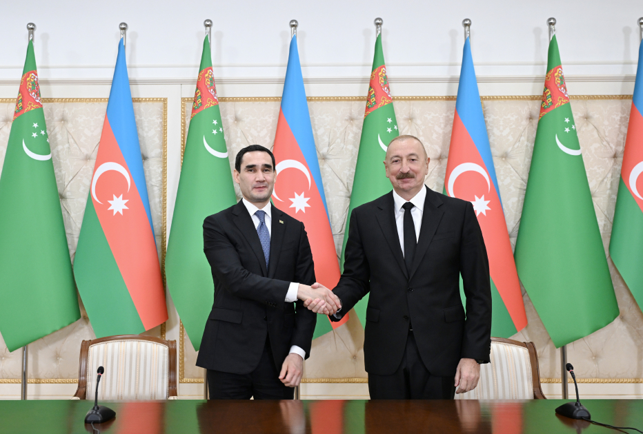 Prezident İlham Əliyev və Türkmənistan Prezidenti Sərdar Berdiməhəmmədov mətbuata bəyanatlarla çıxış ediblər (FOTO)