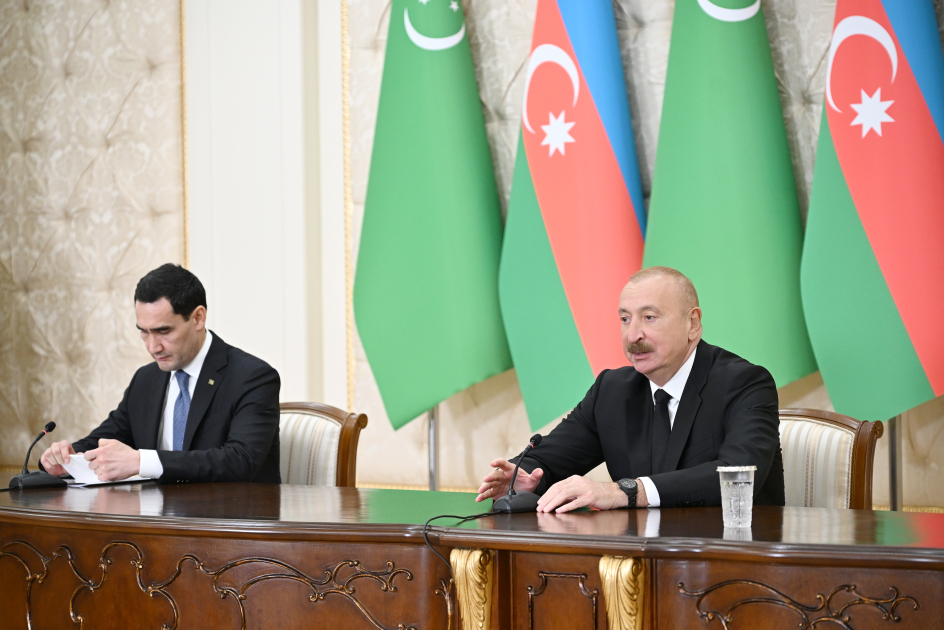 Prezident İlham Əliyev və Türkmənistan Prezidenti Sərdar Berdiməhəmmədov mətbuata bəyanatlarla çıxış ediblər (FOTO)