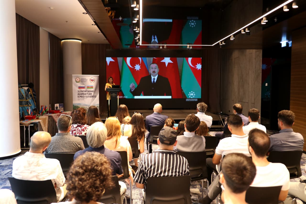 Sloveniyada keçirilən icma görüşü məhsuldar müzakirələrlə yadda qalıb (FOTO)