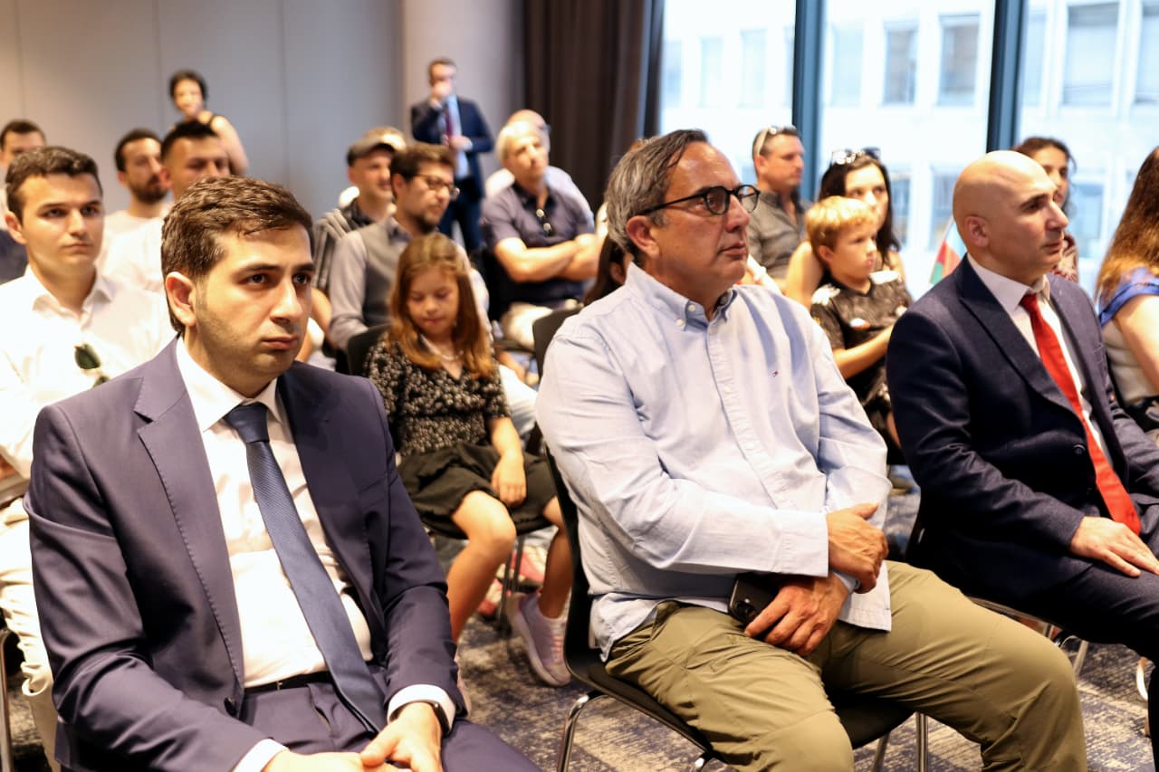 Sloveniyada keçirilən icma görüşü məhsuldar müzakirələrlə yadda qalıb (FOTO)