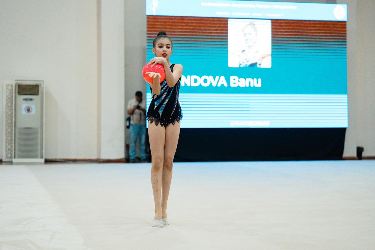 Məktəblilərin Respublika İdman Olimpiadası çərçivəsində bədii gimnastika yarışlarına start verilib (FOTO)