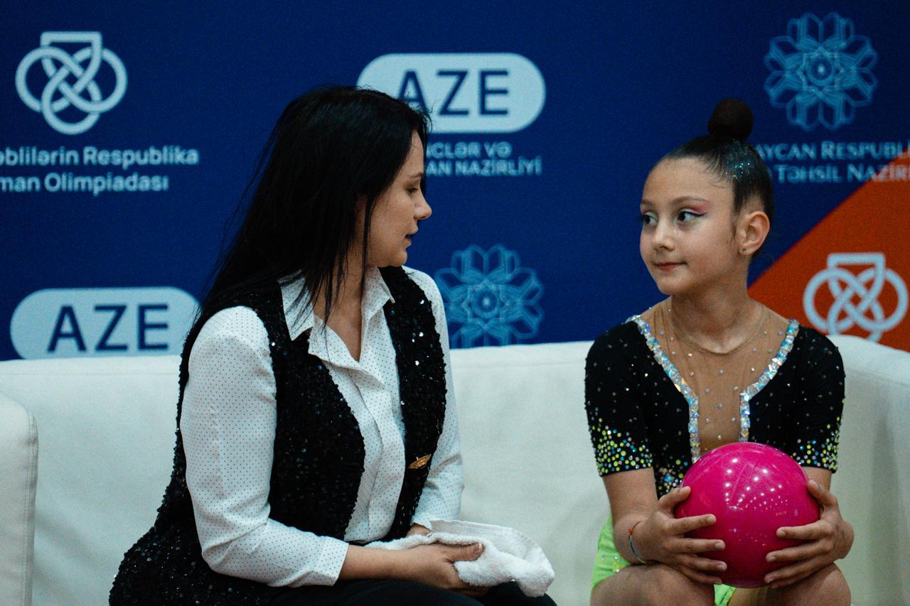 Məktəblilərin Respublika İdman Olimpiadası çərçivəsində bədii gimnastika yarışlarına start verilib (FOTO)