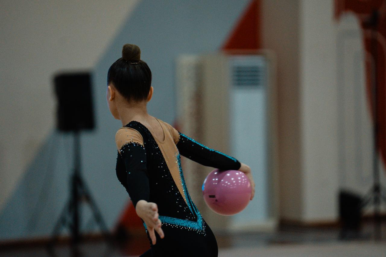 Məktəblilərin Respublika İdman Olimpiadası çərçivəsində bədii gimnastika yarışlarına start verilib (FOTO)